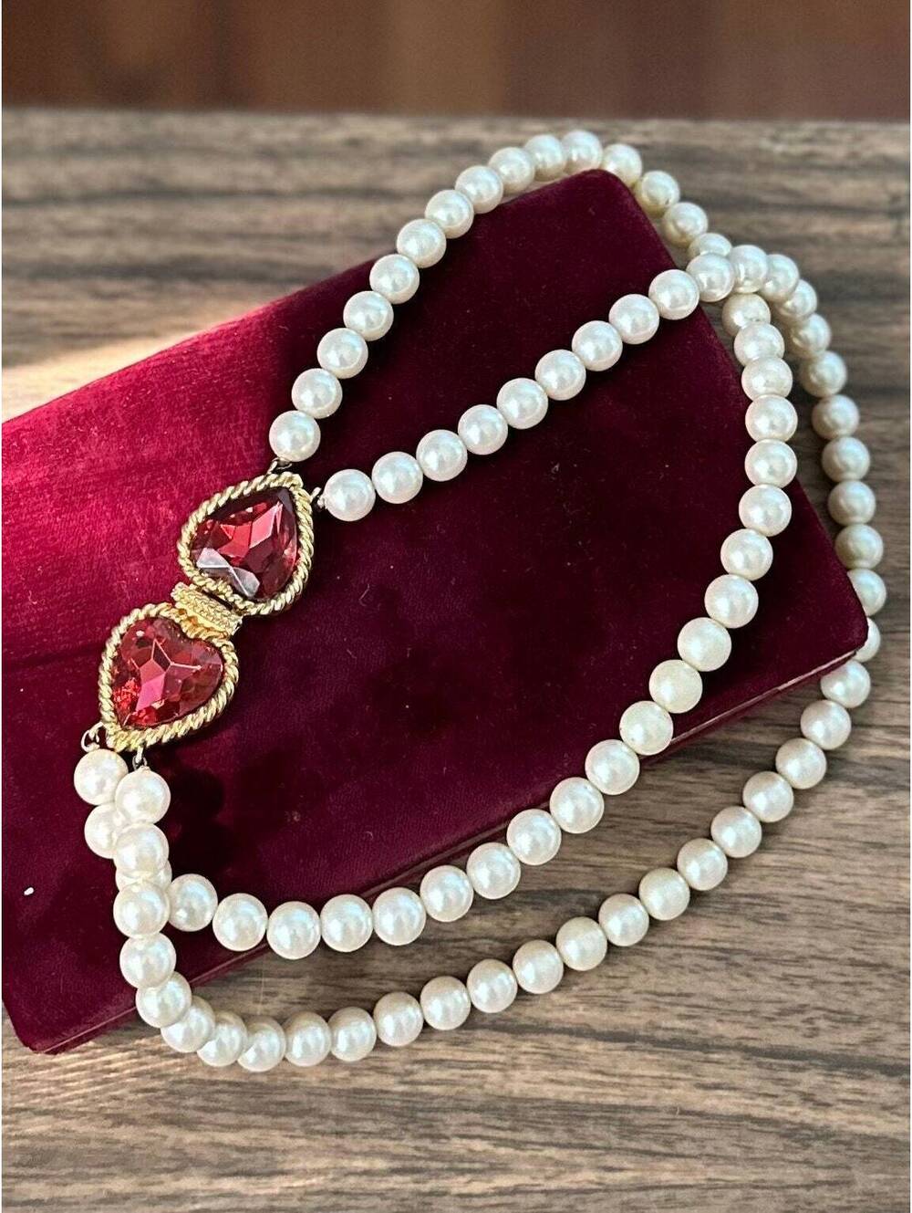 Vintage Hutton Wilkinson Gold Tone Red Pink Heart Stone Faux Pearl Necklace